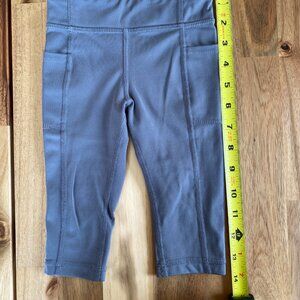 RARE Primary Athletic Leggings, Capri length with Pockets! Size 2
